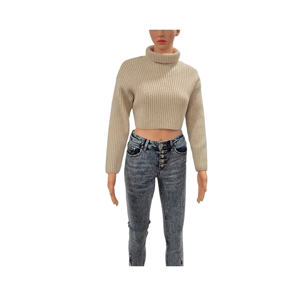 Cream Ribbed Turtleneck Crop Sweater - Never Worn - Picture 4 of 9